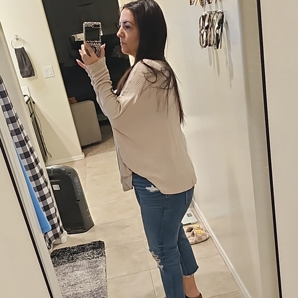 Cream V-Neck Long Sleeve Oversized Sweatshirt - Picture 3 of 8